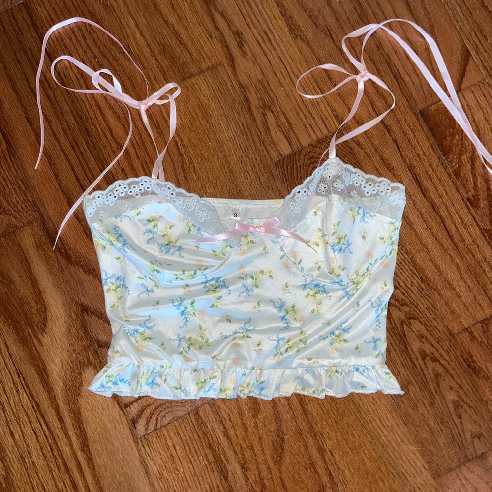 Ribbon Lacey crop tank top